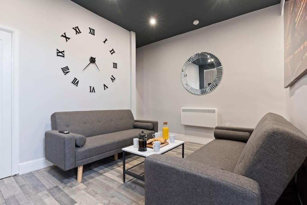 Holiday home Bella's House 12mins Bus To Motor Point Arena Free Street Parking